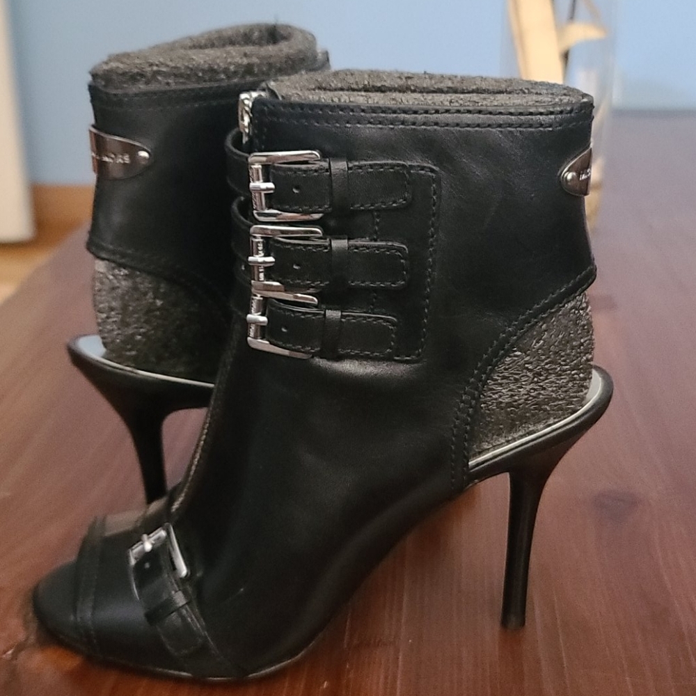 Heels - Picture 3 of 4